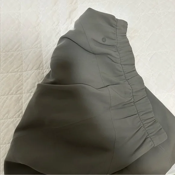 Lululemon Dynamic Days Travel Pant size 8 grey sage - Picture 7 of 8